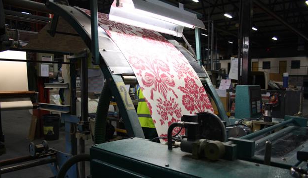 selectie van apparatuur voor behangproductie