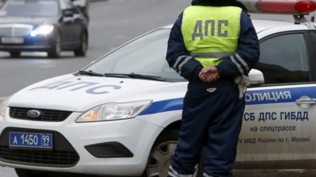 Policja drogowa na drodze