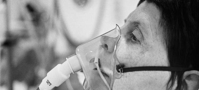powodując poważne lub umiarkowane szkody zdrowotne, jeżeli zostaną przekroczone granice niezbędnej obrony
