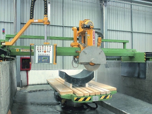 apparatuur voor de productie van decoratieve steen