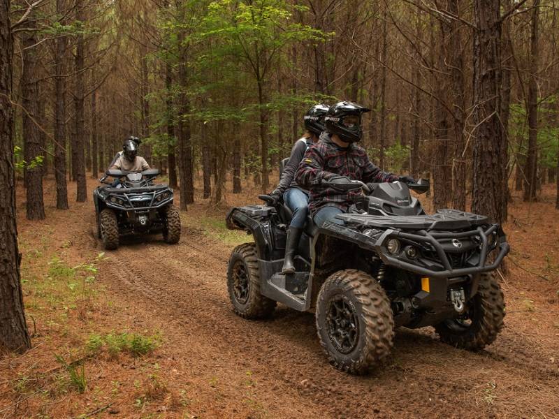 ludzie na quadach