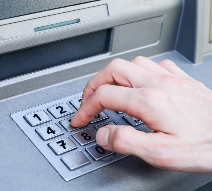 Jak znaleźć rachunek bieżący karty Sberbank za pośrednictwem bankomatu