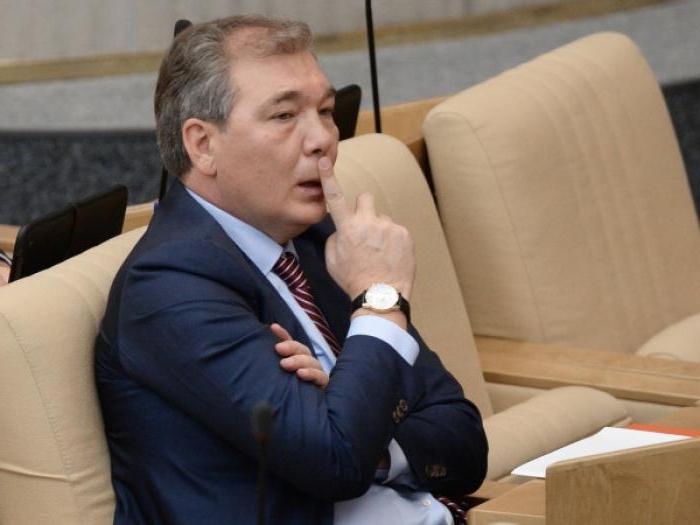 jak stają się zastępcami