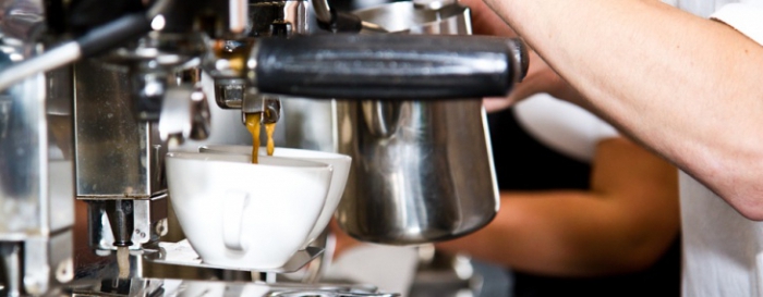 een pakket documenten voor het openen van een café
