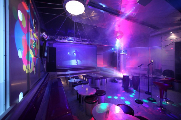 wat je nodig hebt om een ​​karaokebar te openen