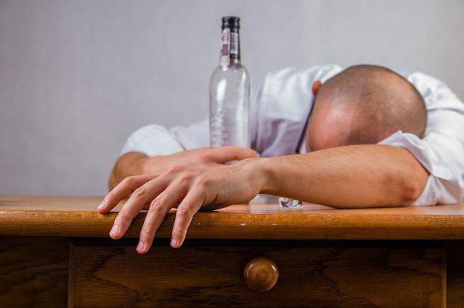 jak odróżnić podrobiony alkohol