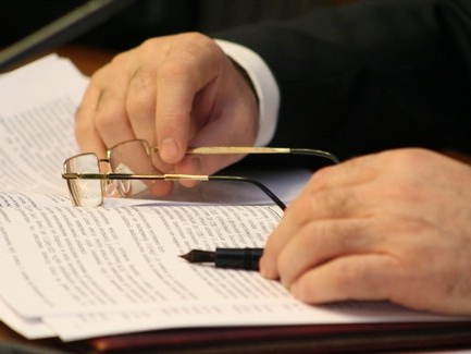 dwingende normen vereisen de toepassing van de wet