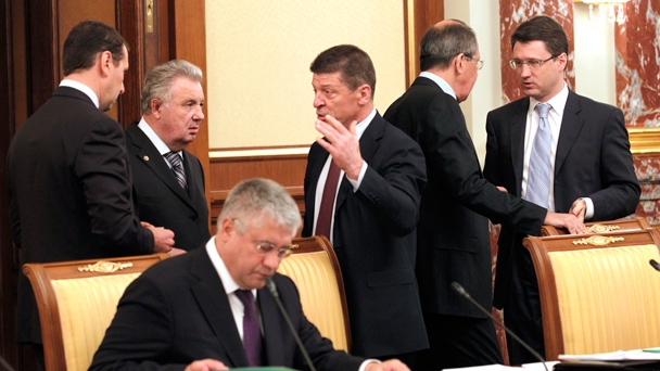 jakie są uprawnienia rządu