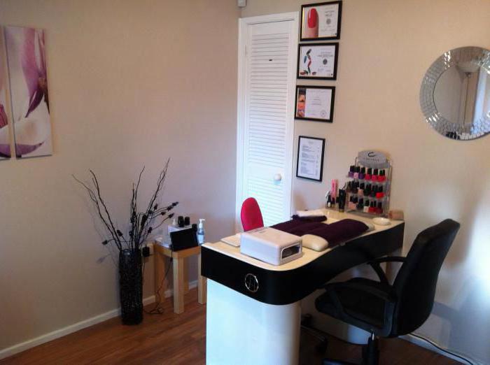 Miejsce pracy mistrza manicure w domu