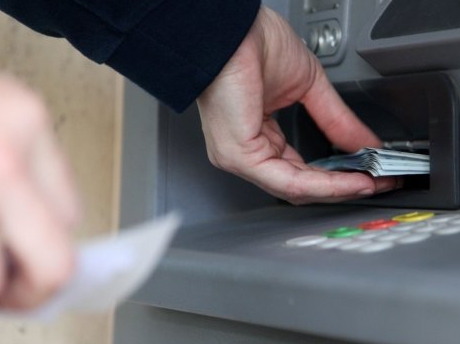 Jak przelać pieniądze z karty na kartę Sberbank za pośrednictwem bankomatu