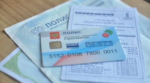 Czy obowiązkowa polisa ubezpieczeniowa zmienia się po zmianie nazwiska?