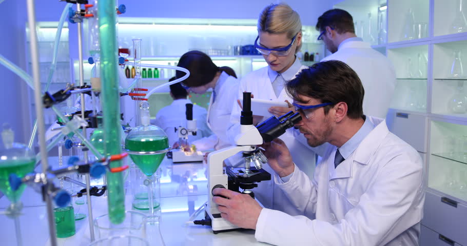 Pracuj w laboratorium biologicznym