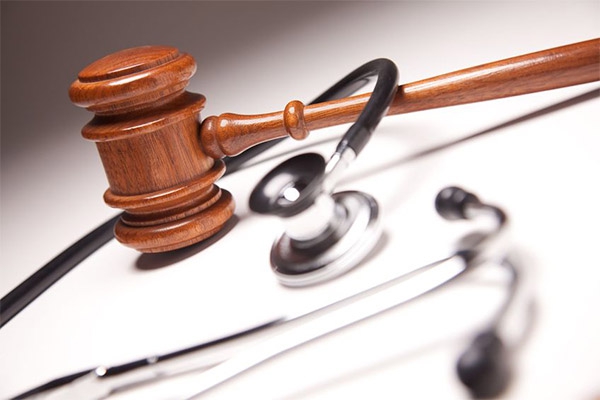 opzettelijke aandoening van matige ernst voor de gezondheid