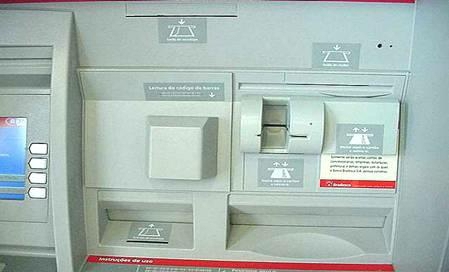 jak korzystać z bankomatu za granicą