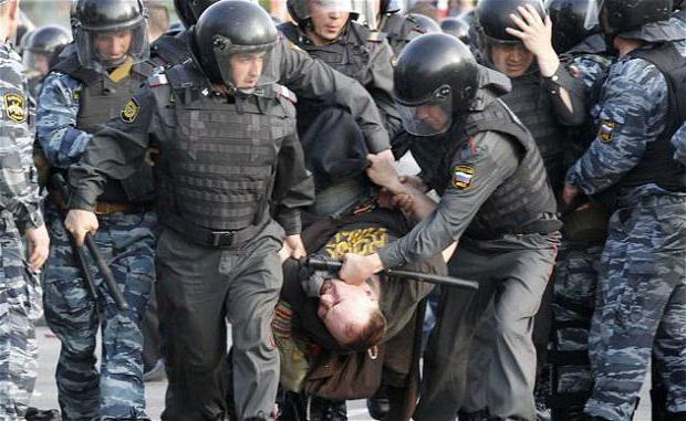 policjant ma prawo używać broni palnej w celu odparcia