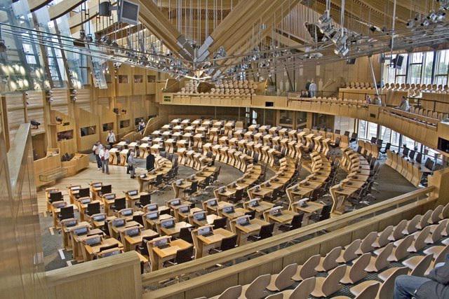 partie polityczne i systemy partyjne