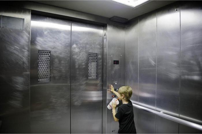 regels voor het gebruik van de lift voor kinderen