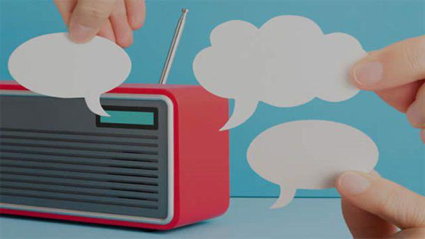 krantenadvertenties op de radio