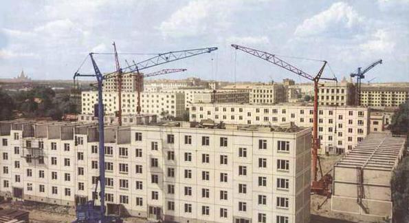 rozbiórka pięciopiętrowych budynków