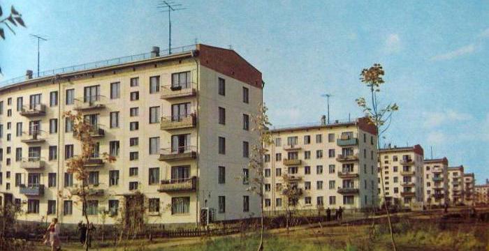 rozbiórka nieznośnych pięciopiętrowych budynków