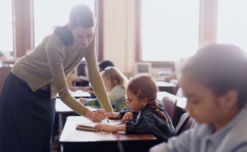 zgodnie z nomenklaturą stanowisk pracowników pedagogicznych organizacji na