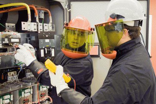 odpowiedzialność pracowników obsługujących instalacje elektryczne