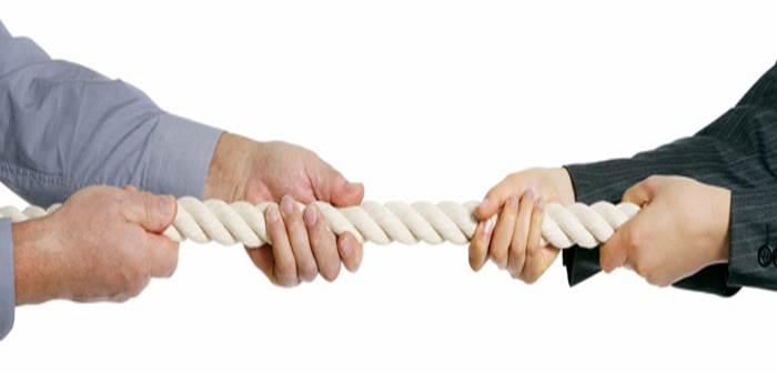 behartigt de belangen van de werkgever bij collectieve onderhandelingen