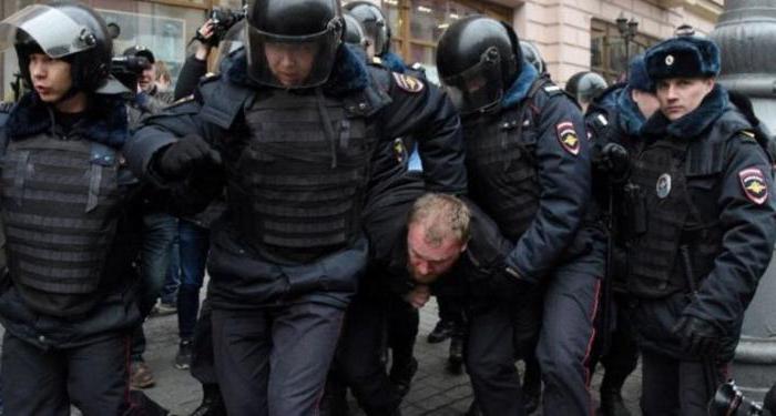 nieprzestrzeganie wymagań prawnych funkcjonariusza policji