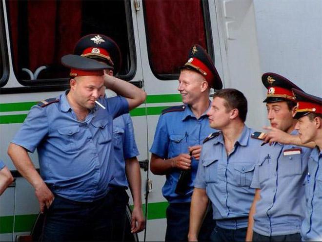 nieprzestrzeganie zgodnych z prawem wymagań zatrzymania przez funkcjonariusza policji