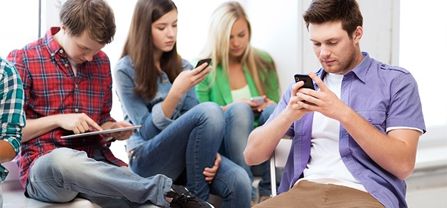 Czy nauczyciel ma prawo odebrać telefon uczniowi?