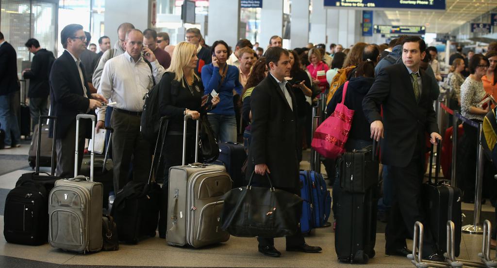 opóźnienie lotu wymagane przez prawo pasażerów