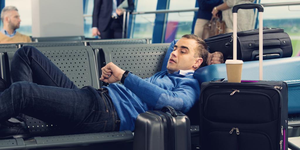 opóźnienie lotu dla pasażerów na 3 godziny