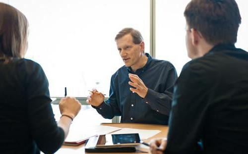 przykładowa charakterystyka dla dyrektora firmy do nagrody