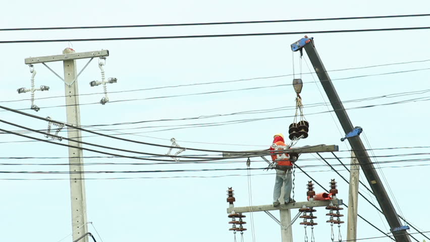 Prace na napowietrznych liniach energetycznych