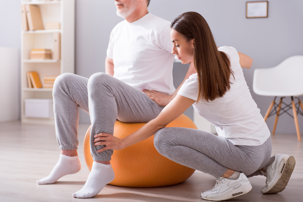 Fysiotherapie met een bal