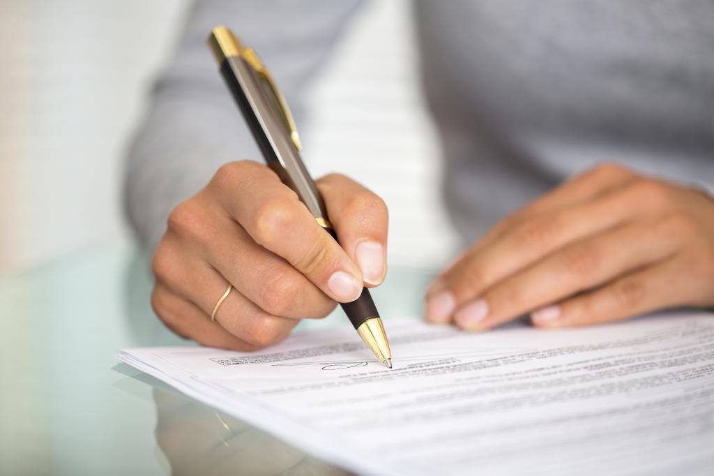 Wat zijn de essentiële voorwaarden van het contract onder 44-FZ
