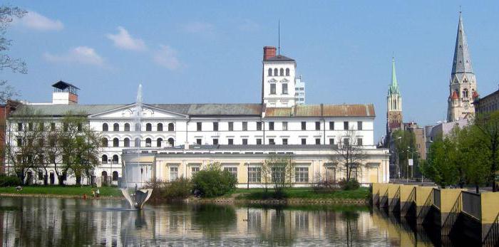 Poolse Japanse universiteit in Warschau