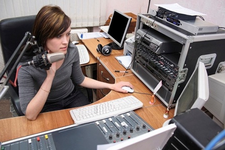 jak zorganizować stację radiową