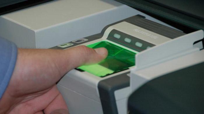 Procedura pobierania odcisków palców w celu uzyskania wizy Schengen