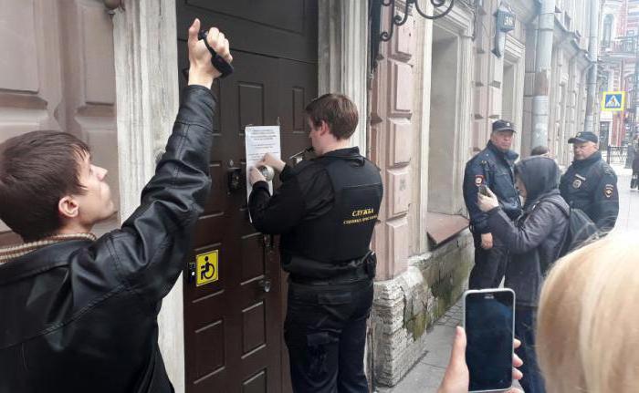 czym zajmuje się komornik