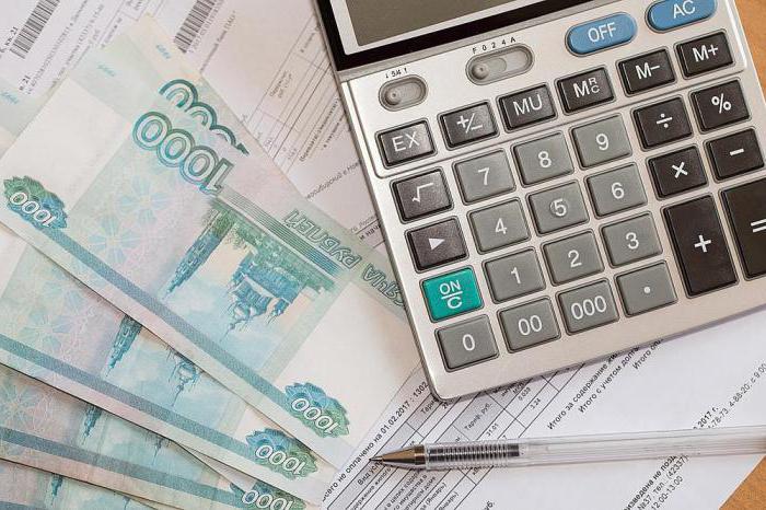 schuld van woningen en gemeentelijke diensten aan de voorzijde