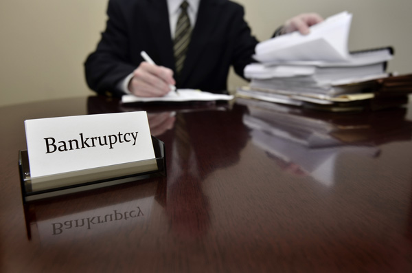 który korzysta z bankructwa