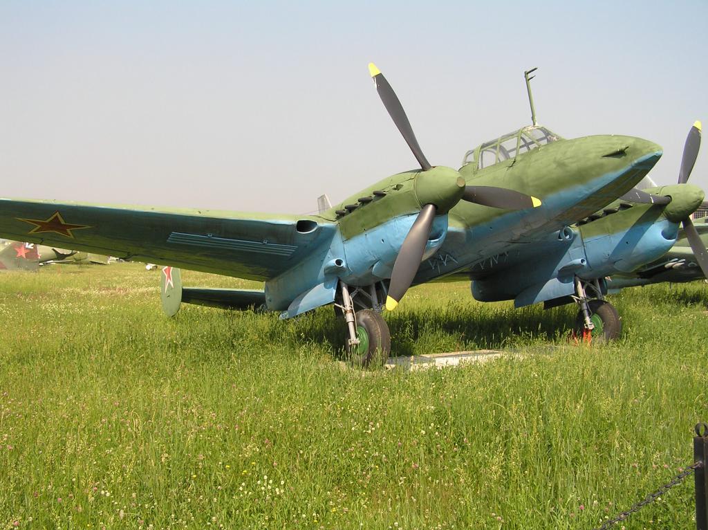 PE-2, diplomatieke bommenwerper