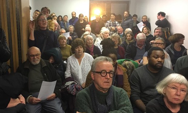głosowanie w pełnym wymiarze czasu na nieobecność właściciela domu