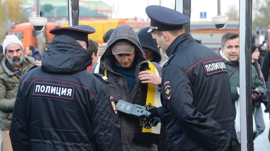 policjantowi zabroniono uciekać się do tortur