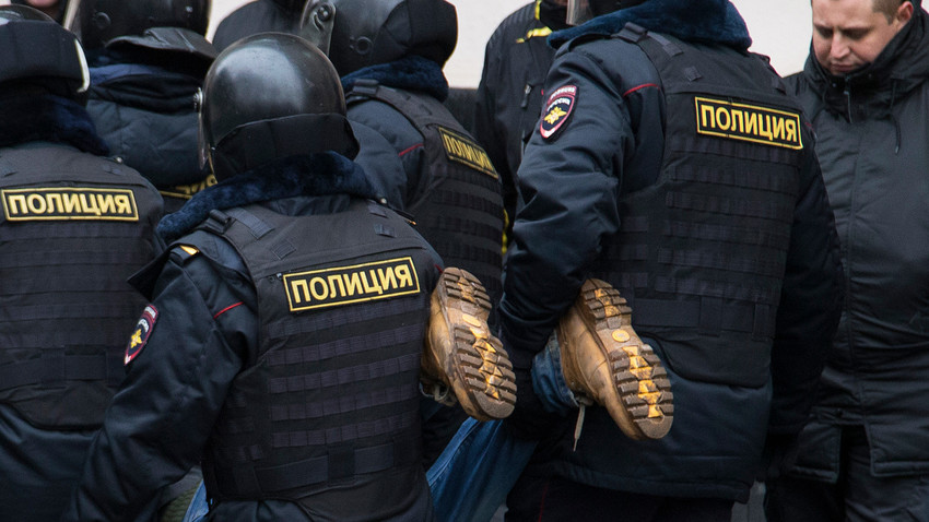 policjantowi nie wolno używać specjalnych środków