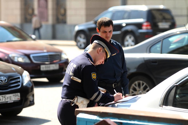 policja nie może być członkami partii politycznych
