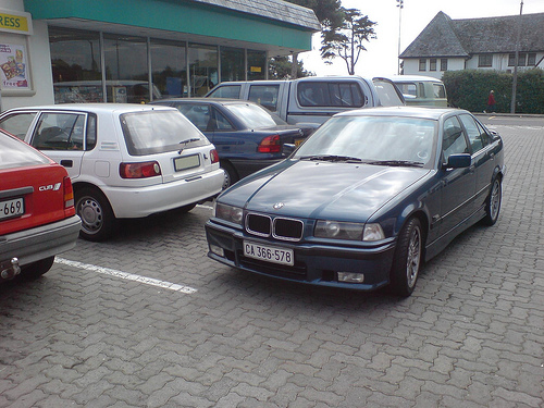 zablokował samochód