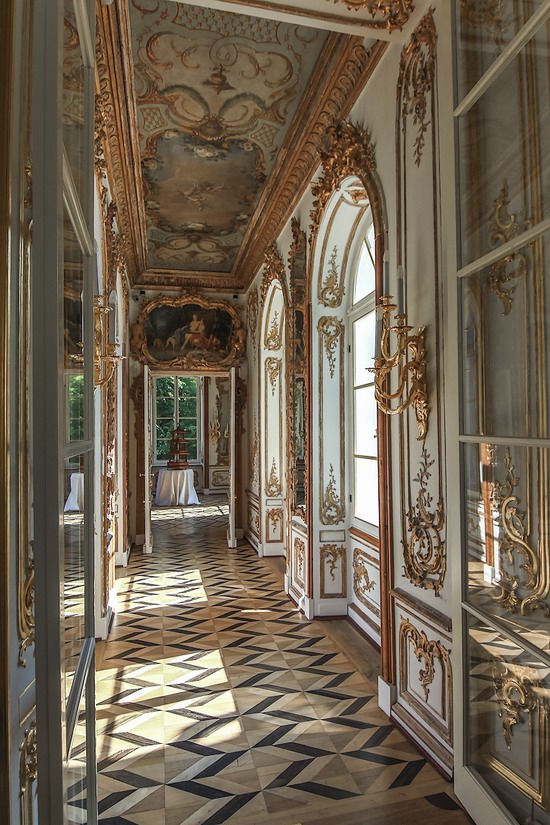 Interieurinrichting van het paviljoen Hermitage
