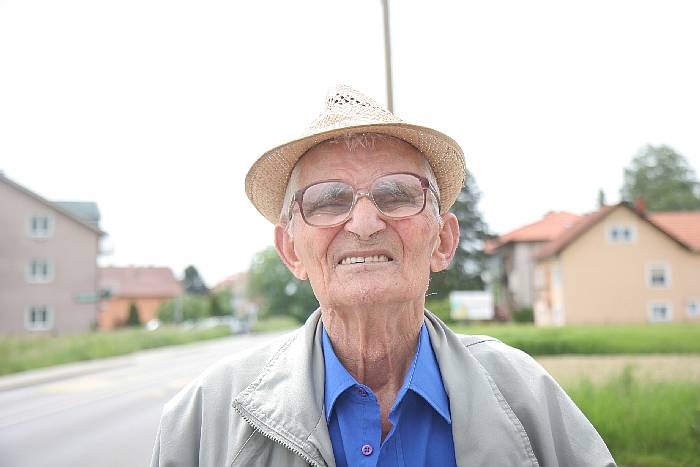 Samotny senior.